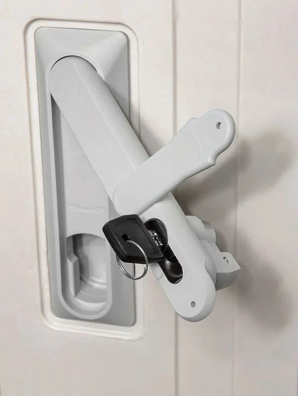 Шкаф с цоколем, полиэстер. ШЭ-01, GRP, IP54, IK10, от -50 до +70 °С, (600х1770х320) TDM
